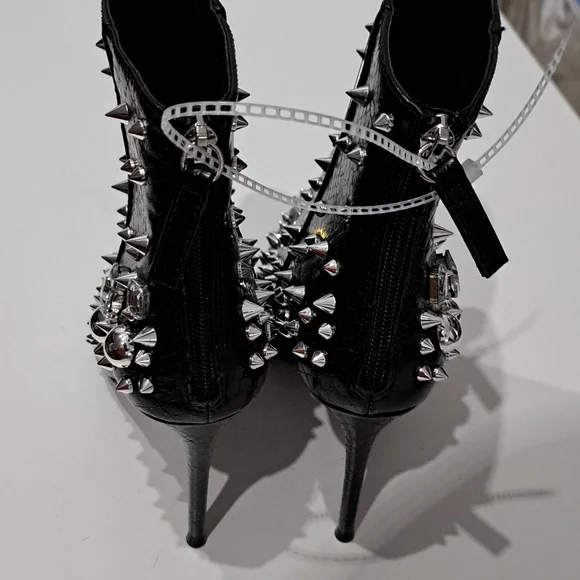 Steve Madden Viceroy Stiletto Heeled Ankle Boot - Picture 5 of 6